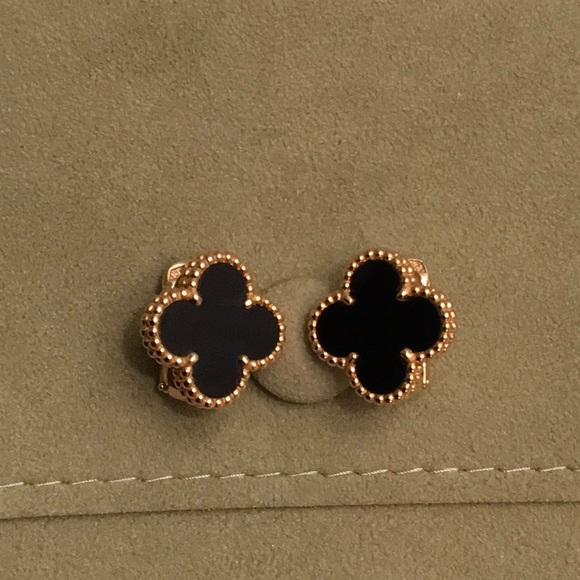 Van Cleef & Arpels Alhambra earrings - Picture 4 of 8
